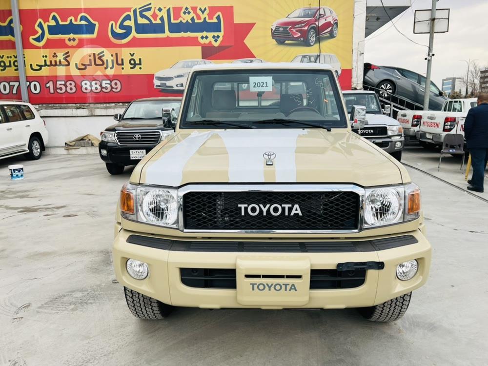 تۆیۆتا لاند کرۆزەر ٧٠ پیکاپ